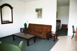 Posezení v ubytování Ponderosa Motel