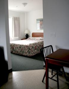 Postel nebo postele na pokoji v ubytování Ponderosa Motel