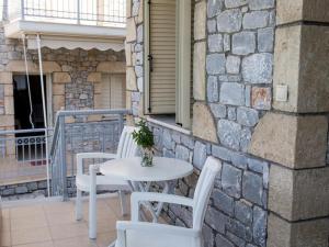 Balkón nebo terasa v ubytování 8 Furnished Apartments in Stoupa for Rent.