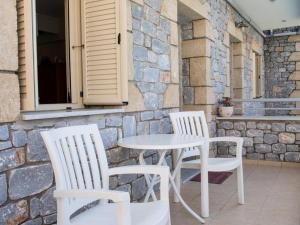 Balkón nebo terasa v ubytování 8 Furnished Apartments in Stoupa for Rent.