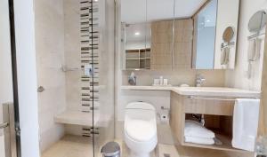A bathroom at Estelar La Torre Suites
