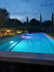 a swimming pool in a backyard at night at La bergerie de Nano in Beaumes-de-Venise