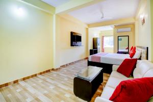 TV a/nebo společenská místnost v ubytování Gaurika Residency Boarding & Lodging - Padubidri