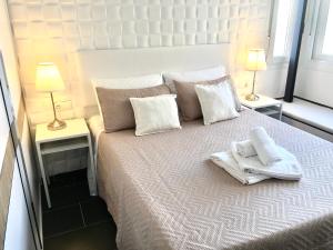 Łóżko lub łóżka w pokoju w obiekcie Estudio junto La Nogalera 1