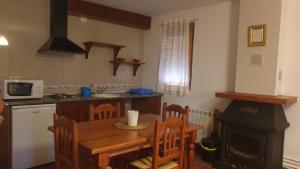 A kitchen or kitchenette at El Molino de la laguna
