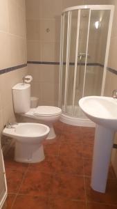 A bathroom at El Molino de la laguna