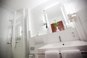 Ein Badezimmer in der Unterkunft Hotel Krone OHG