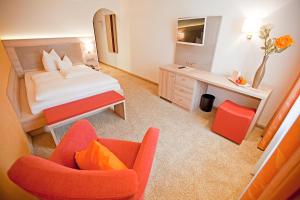Ein Bett oder Betten in einem Zimmer der Unterkunft Hotel Krone OHG