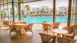 Bazén v ubytování Hotel Floresta nebo v jeho okolí