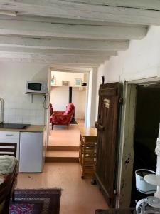 Afbeelding uit fotogalerij van Maison du jardinier in Épineuil-le-Fleuriel