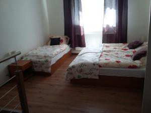 Llit o llits en una habitació de Penzion Smrekovica