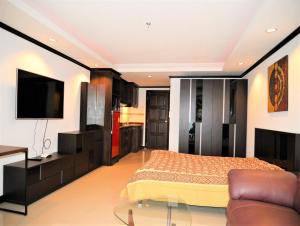 Postel nebo postele na pokoji v ubytování Angket condominium fully furnished 14th floor studio apartment