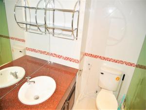 Koupelna v ubytování Angket condominium fully furnished 14th floor studio apartment