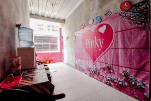 Fotografie z fotogalerie ubytování Pinky Guest House Syariah Kota Batu v destinaci Batu