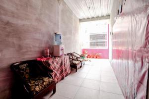 Posezení v ubytování Pinky Guest House Syariah Kota Batu