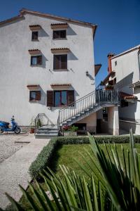 Budynek, w którym mieści się apartament