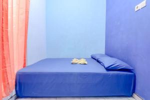 Postel nebo postele na pokoji v ubytování Pinky Guest House Syariah Kota Batu