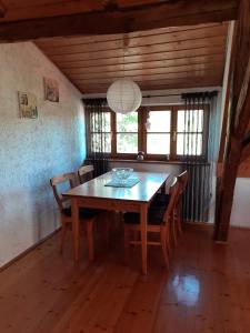 a dining room with a wooden table and chairs at Urlauben, da wo der Geist wohnt in Eging