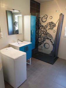 Ванна кімната в Aux Chants des Oiseaux