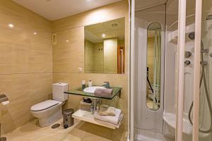 Ein Badezimmer in der Unterkunft Marina Luxury Apartment