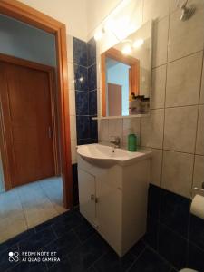 A bathroom at SEA AND SKY APARTMENT