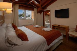 Postel nebo postele na pokoji v ubytování Hotel Tirol
