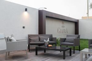 Giafra Luxury Rooms的休息区
