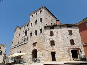 a large brick building with a blue sky in the background at Apartment Elena in Bale