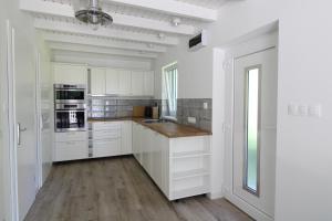 A kitchen or kitchenette at Beach house