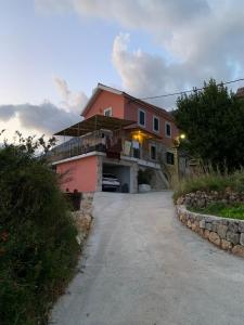 Budova, v ktorej sa vila nachádza