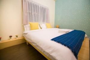 Letto o letti in una camera di One Heart Inn