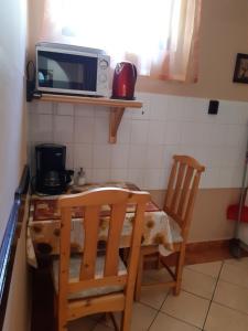 Kuchyňa alebo kuchynka v ubytovaní Kaiser Apartman