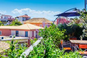a view of a city with houses and an umbrella at Koukounari Living Spaces in Preveza
