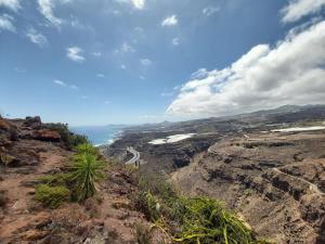 una vista desde la cima de una montaña en Mirador del Gallego, en Santa María de Guía de Gran Canaria