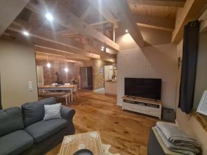 a living room with a couch and a flat screen tv at Huus Landwind in Tönning