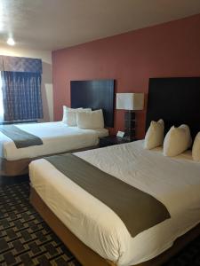 A bed or beds in a room at Executive Inn Woodward
