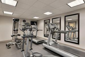 
The fitness centre and/or fitness facilities at Country Inn & Suites by Radisson, Madison, AL
