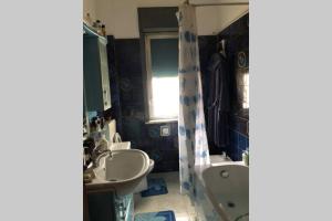 A bathroom at CAPO PELORO RELAX