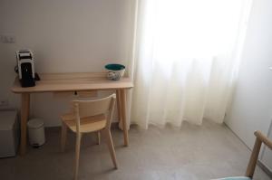 a desk with a chair next to a window at Il Rifugio del Navigante in Otranto