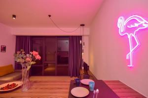Uma área de estar em Cube 8teens by Nest Home