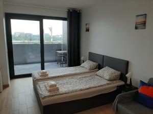 Postel nebo postele na pokoji v ubytování Apartment Cherry Bratislava & Free Parking