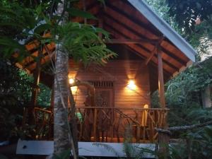 En hage utenfor Manthally Cabanas