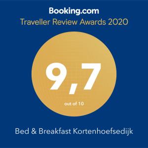 un círculo amarillo con la revisión de textos de viajes premiados bed and breakfast norfolkfolk en Bed & Breakfast Kortenhoefsedijk, en Kortenhoef