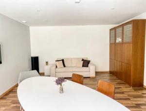 a living room with a white table and a couch at Ferienwohnung Bodensee Nenzingen Hegau in Orsingen-Nenzingen