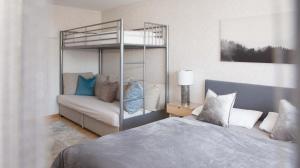 מיטה או מיטות קומותיים בחדר ב-Artha