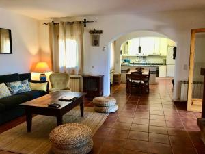 a living room with a couch and a table at MEDDAYS VILLA SAMY in Miami Platja