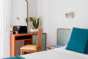 TV a/nebo společenská místnost v ubytování Hotel Très Jolie