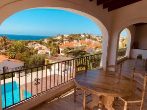 Magic Dream Seaview Villa Denia with 2 Pools, BBQ, Airco, Wifi 발코니 또는 테라스