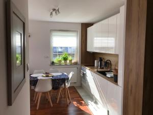 Η κουζίνα ή μικρή κουζίνα στο Apartament Comfort I Kołobrzeg