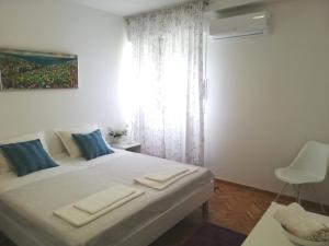 Posteľ alebo postele v izbe v ubytovaní Apartment Two air - con